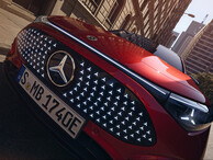 Front des Mercedes-Benz CLA mit 142 illuminierten Sternen im Grill und dem Mercedes-Zentralstern  | © Mercedes-Benz