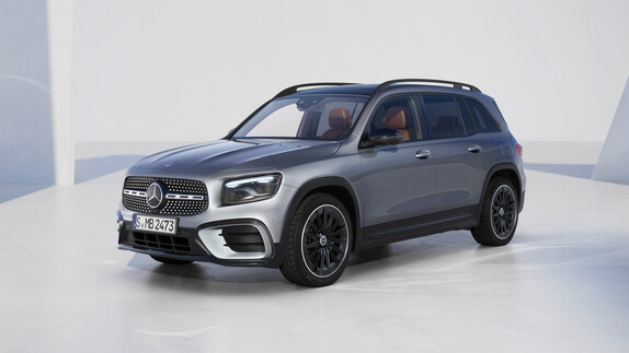 Ein silberner Mercedes-Benz GLB SUV | © Mercedes-Benz AG