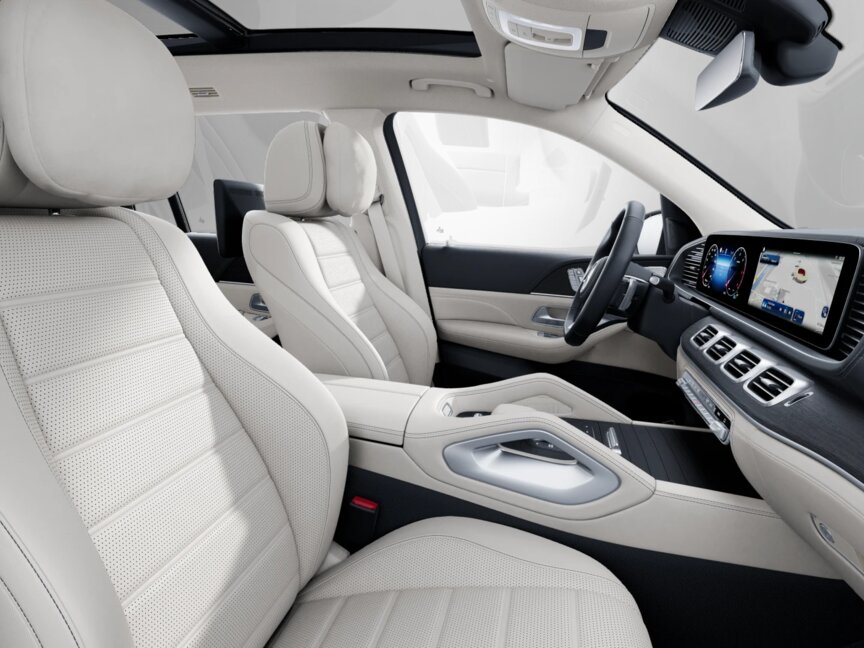Mercedes-Benz GLS 450 d 4MATIC off-road vehicle