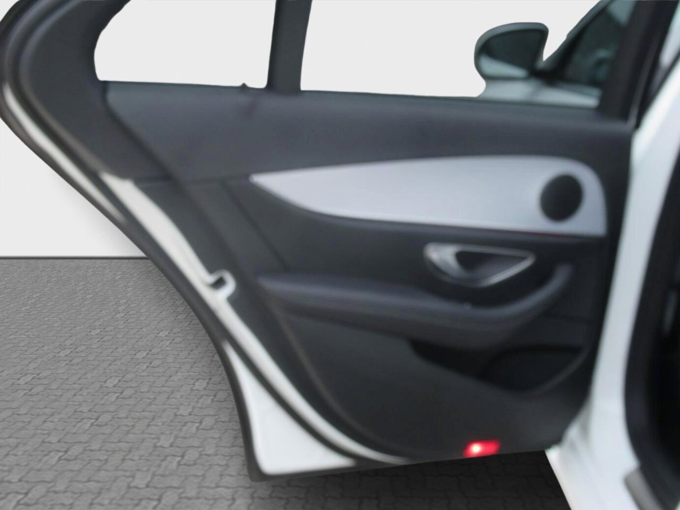 Mercedes-Benz E 300 e 4MATIC Limousine