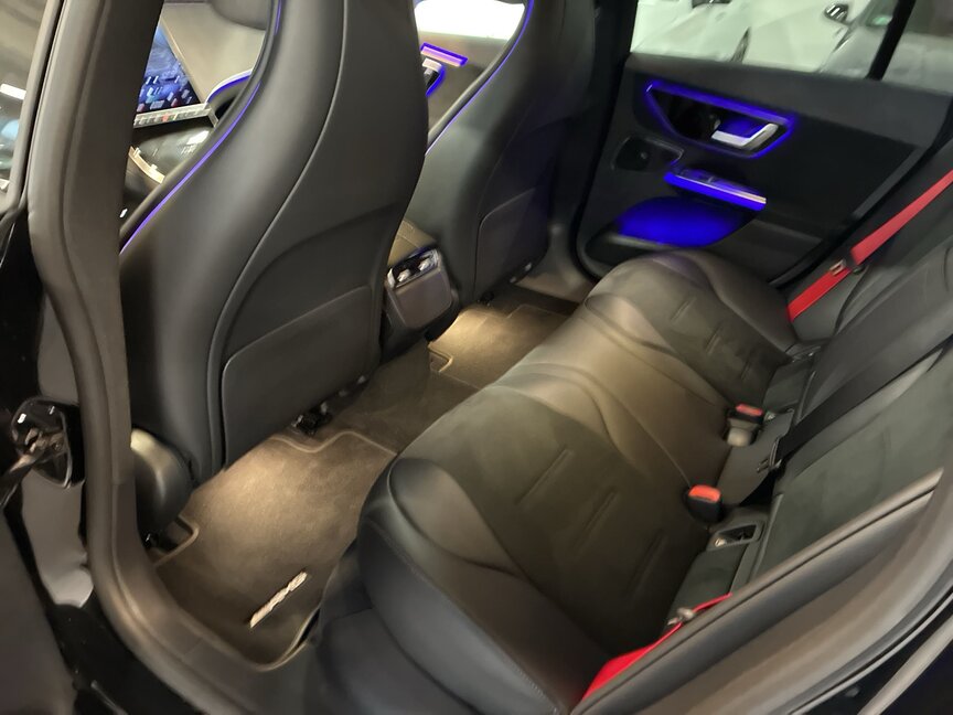 Mercedes-Benz AMG EQE 43 4M