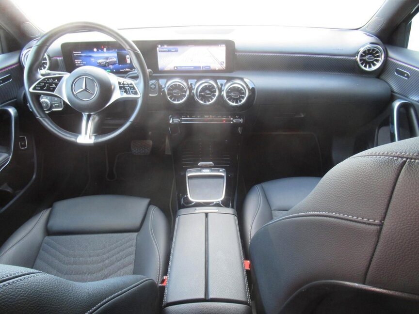 Mercedes-Benz A 250 e Kompaktlimousine mit EQ Hybrid Technologie