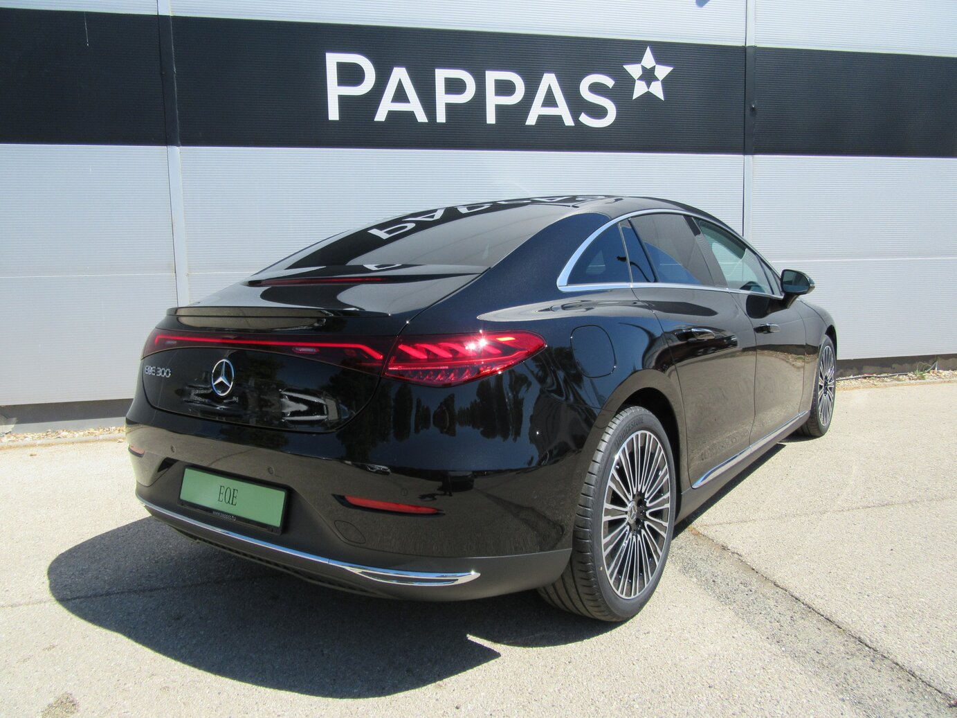 Mercedes-Benz EQE 300