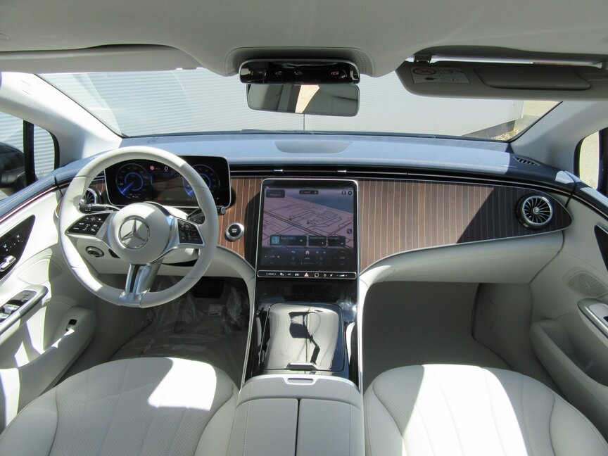 Mercedes-Benz EQE 300