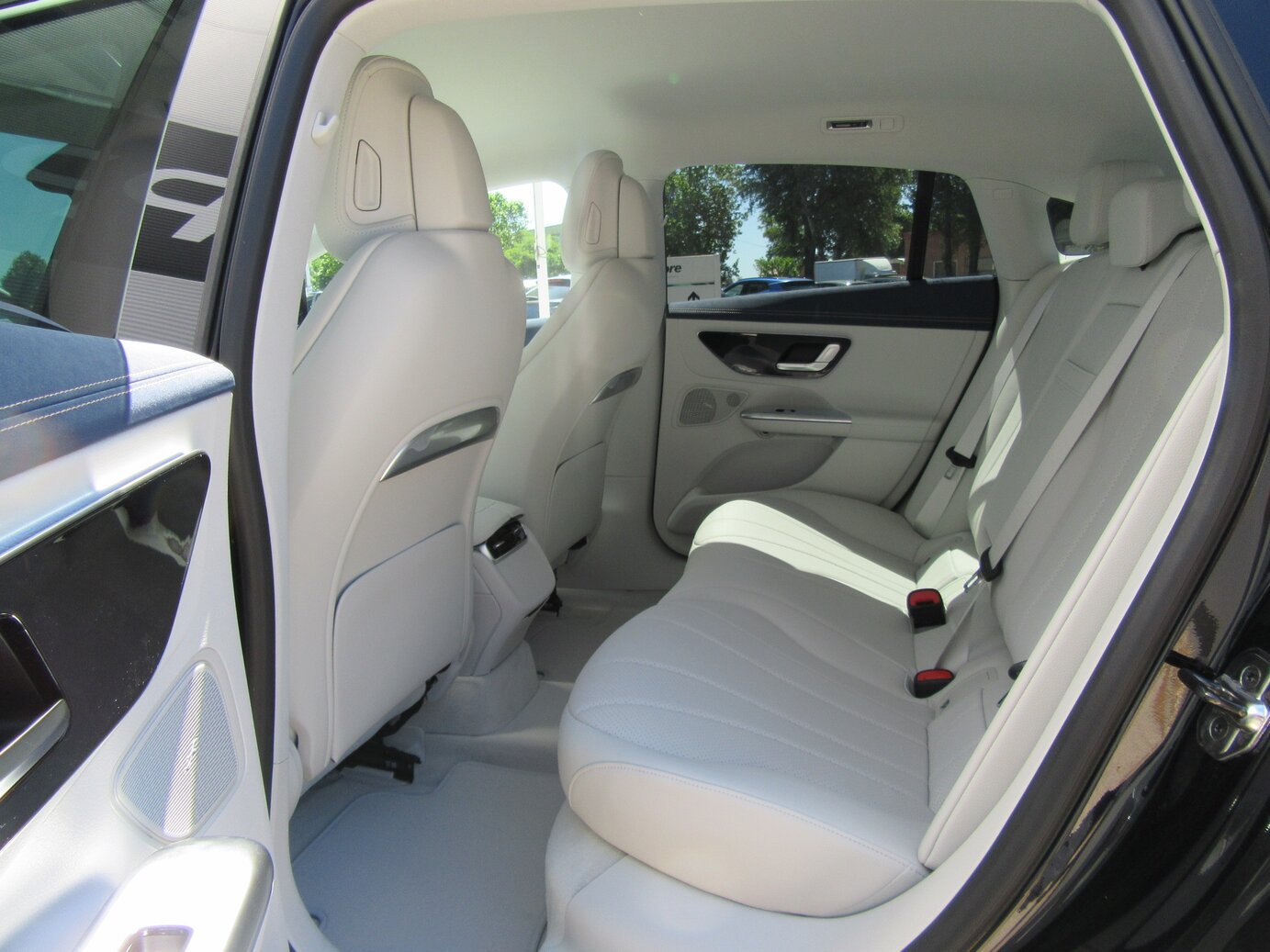 Mercedes-Benz EQE 300