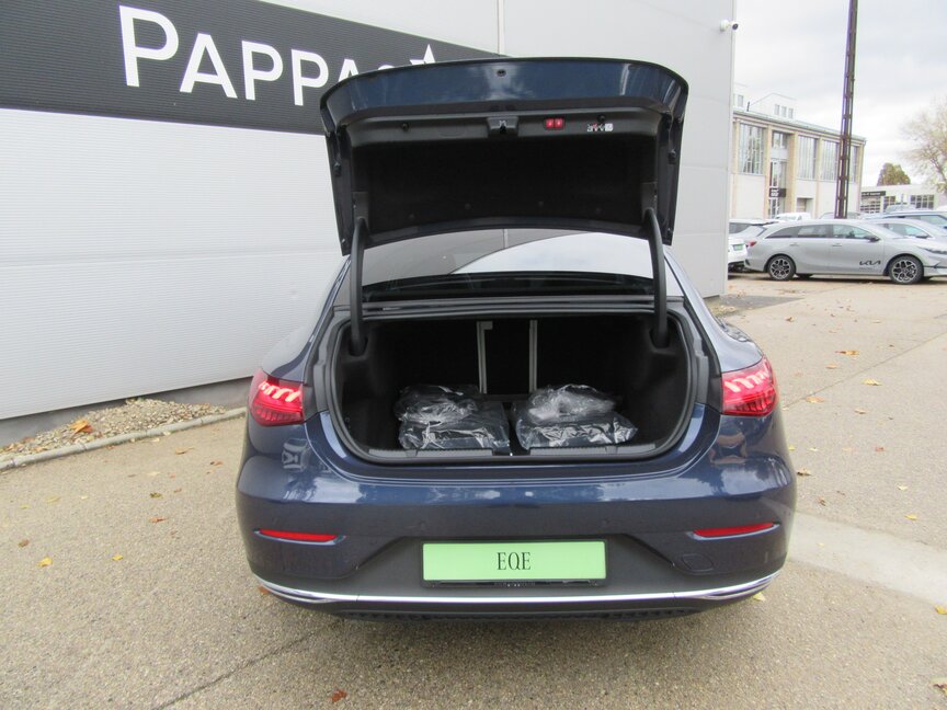 Mercedes-Benz EQE 300