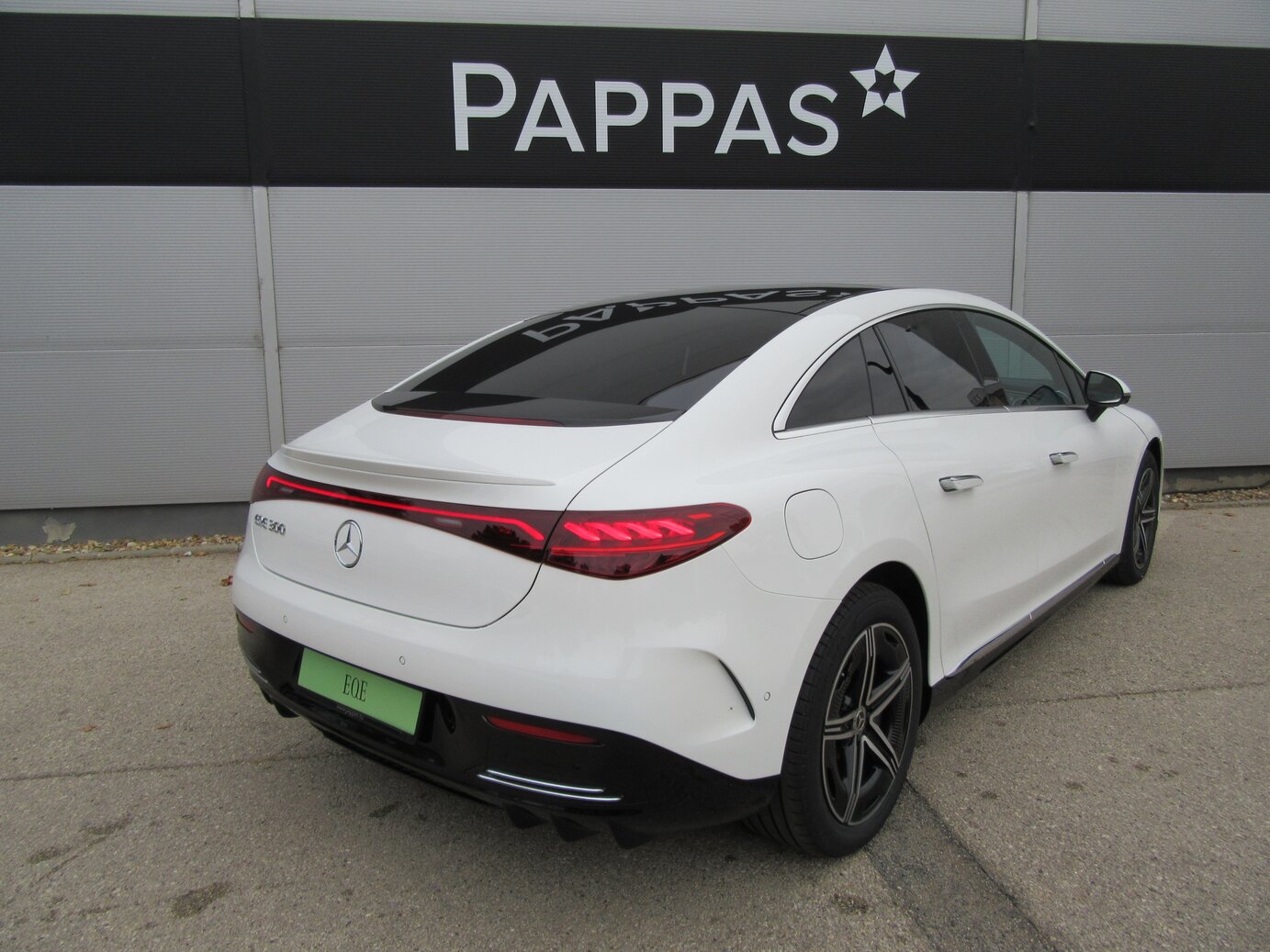 Mercedes-Benz EQE 300