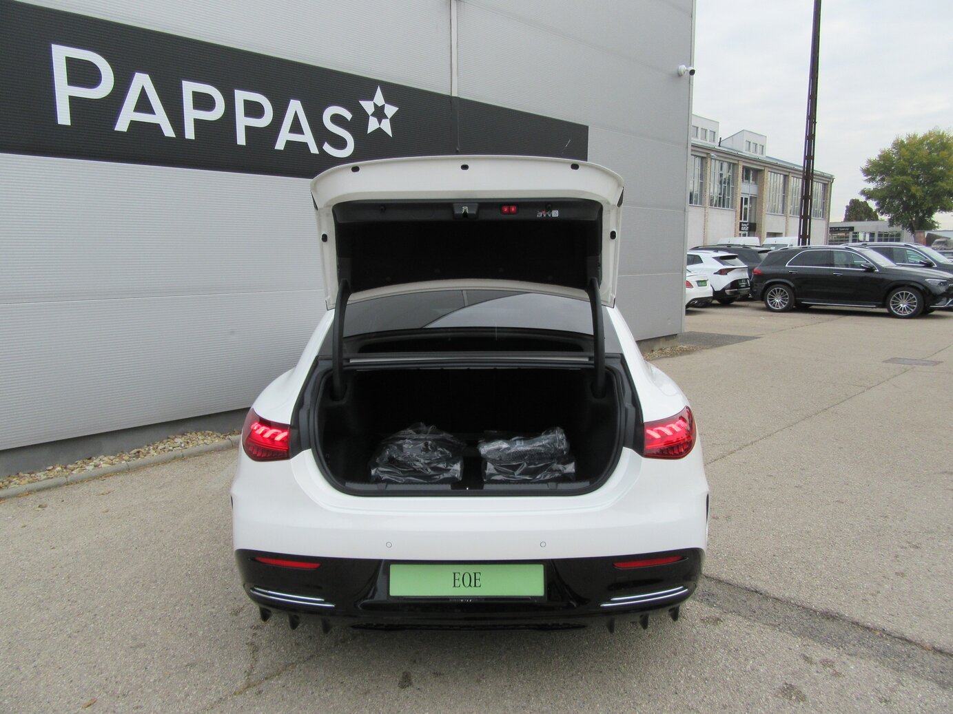 Mercedes-Benz EQE 300