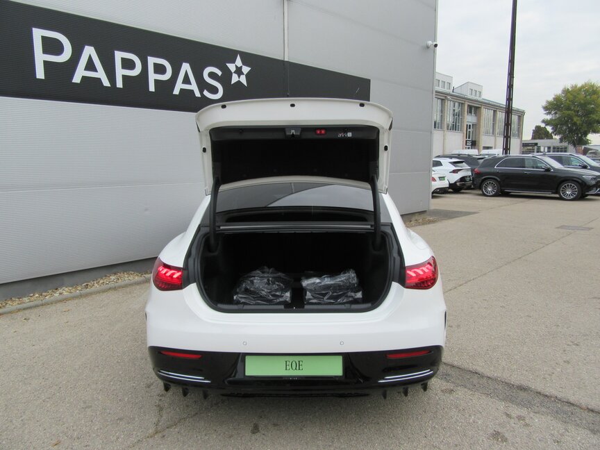 Mercedes-Benz EQE 300