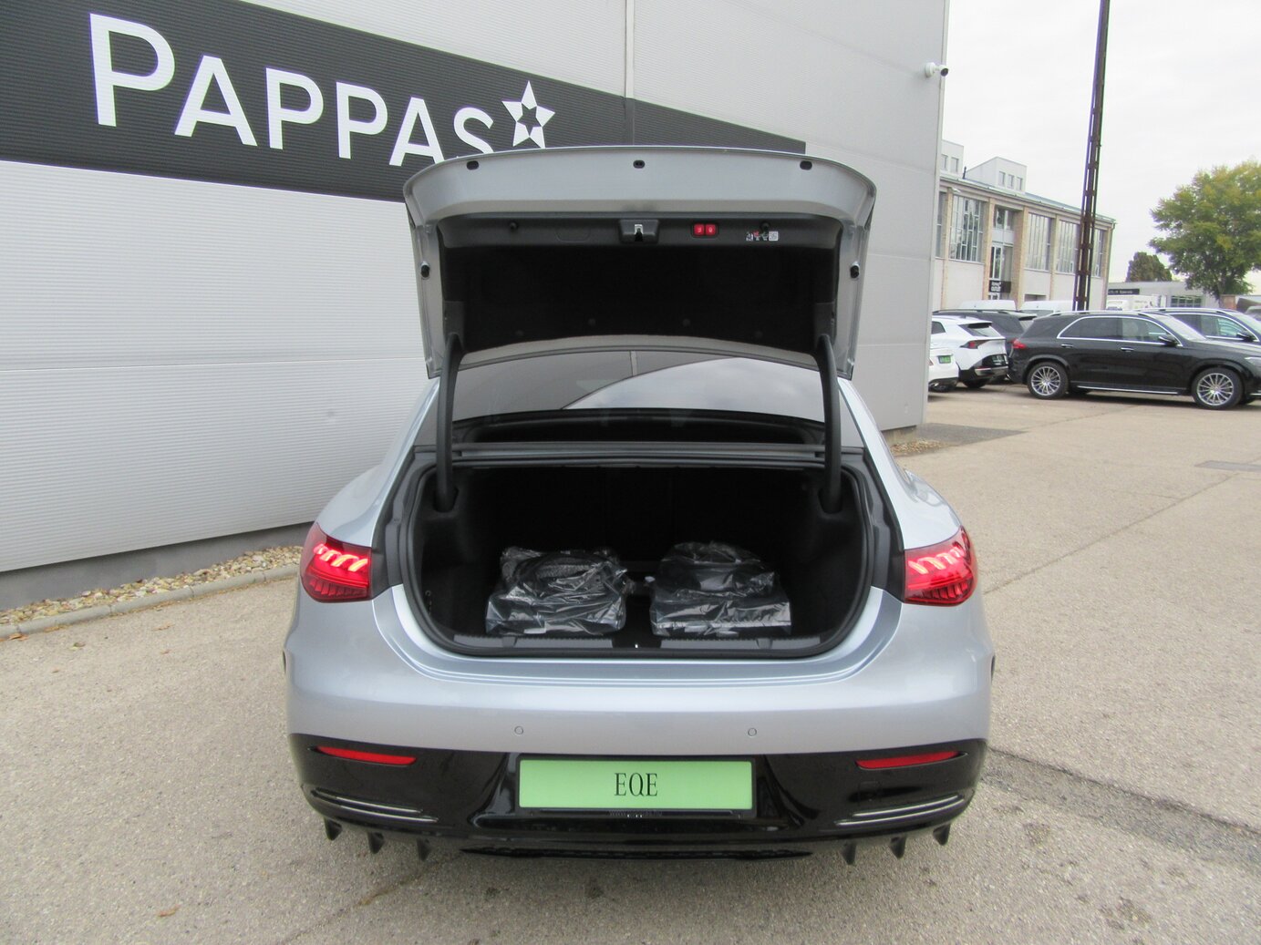 Mercedes-Benz EQE 300