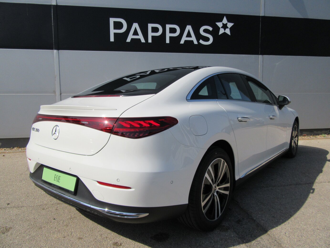 Mercedes-Benz EQE 300