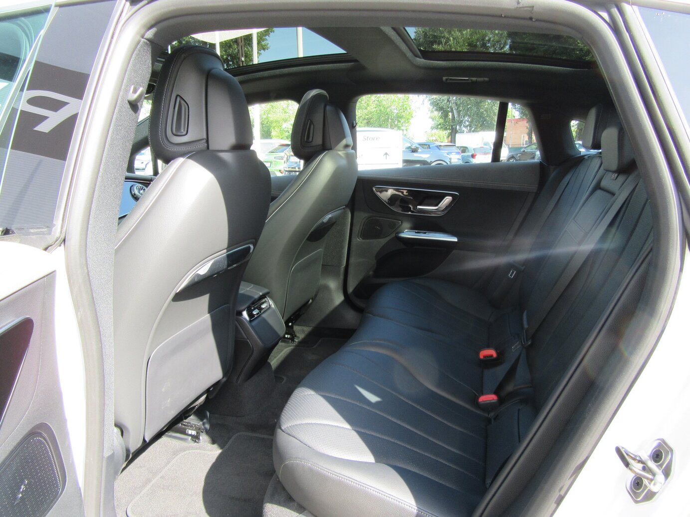 Mercedes-Benz EQE 300