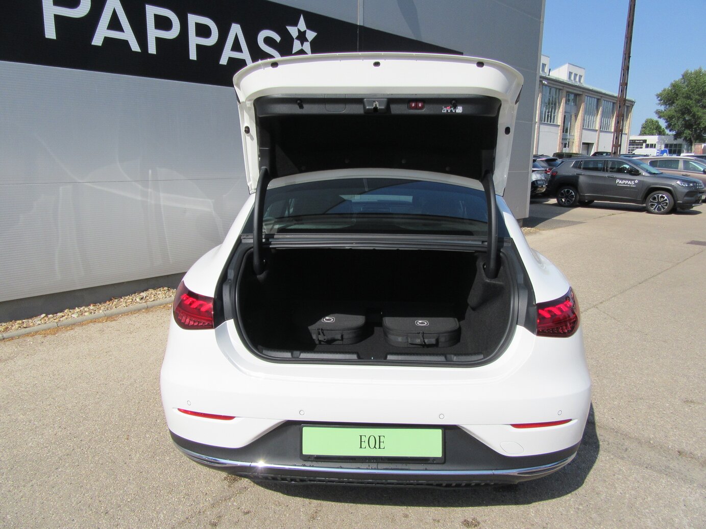 Mercedes-Benz EQE 300