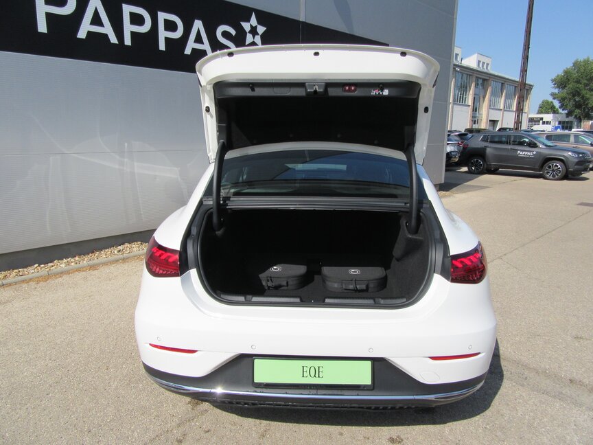 Mercedes-Benz EQE 300