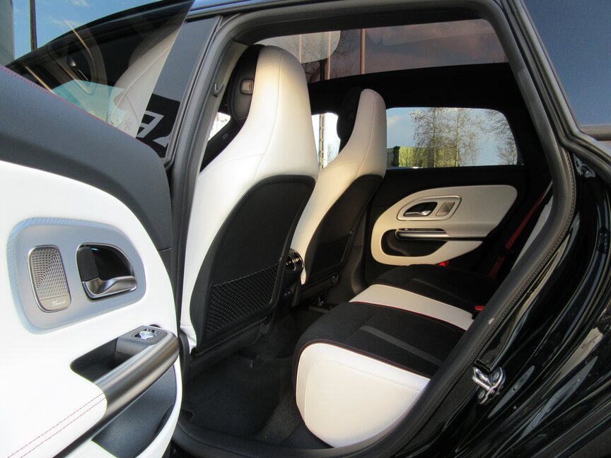 Mercedes-Benz CLA 350 4MATIC Shooting Brake mit EQ Technologie