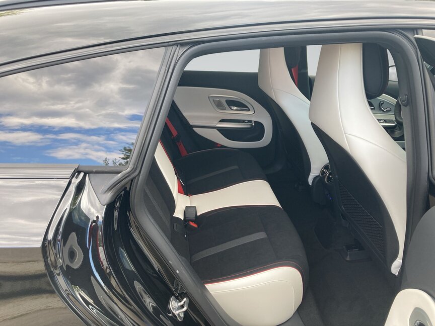 Mercedes-Benz CLA 350 4MATIC Shooting Brake mit EQ Technologie