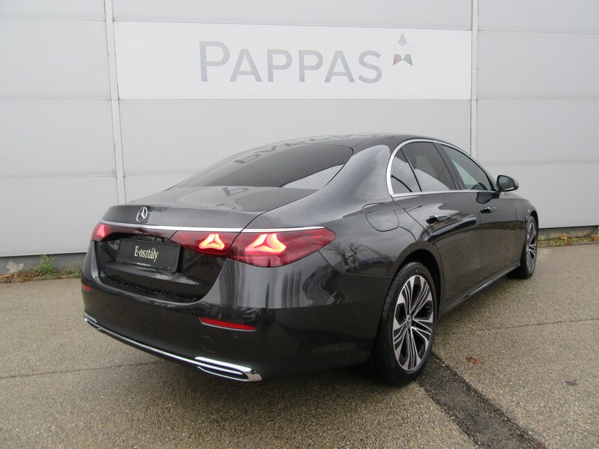 Mercedes-Benz E 200 4MATIC Limousine