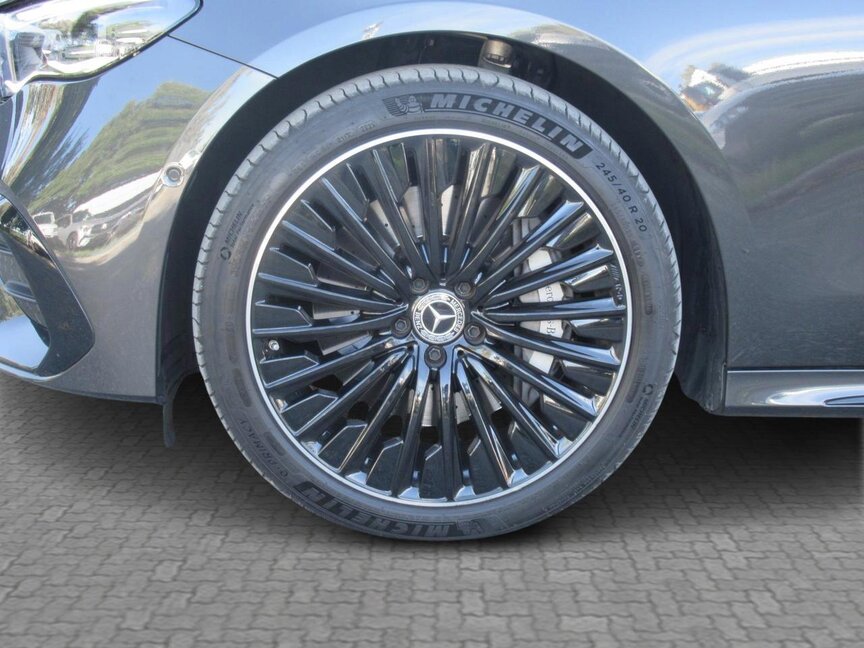 Mercedes-Benz E 300 e 4M