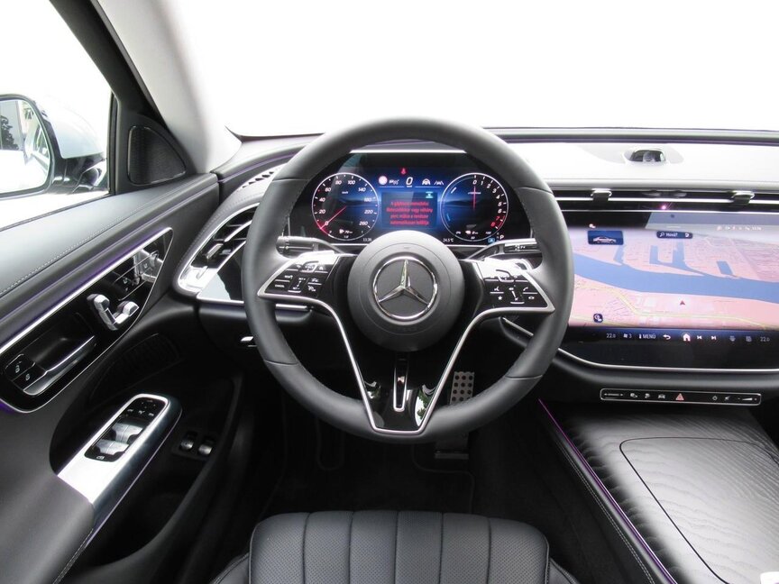 Mercedes-Benz E 300 e 4M