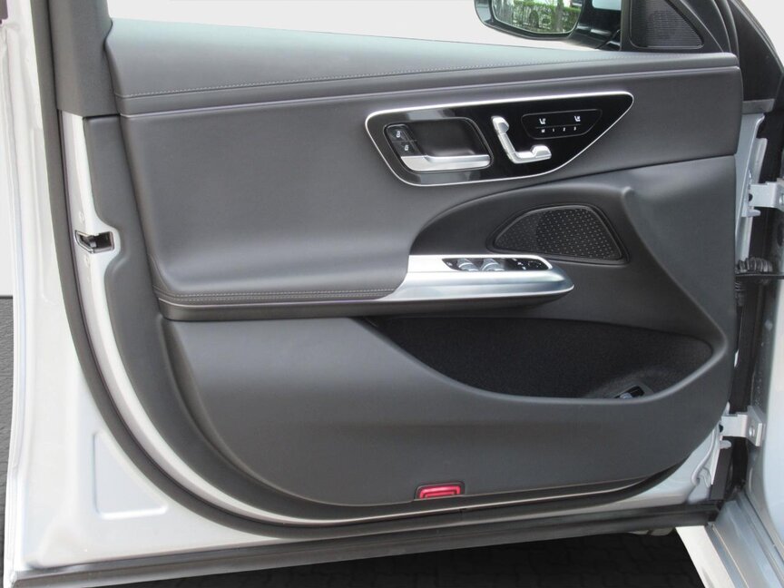 Mercedes-Benz E 300 e 4M