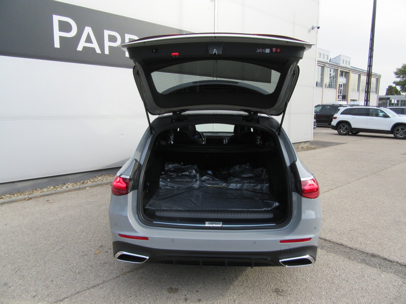 Mercedes-Benz E 300 de 4MATIC T-Modell mit EQ Hybrid Technologie