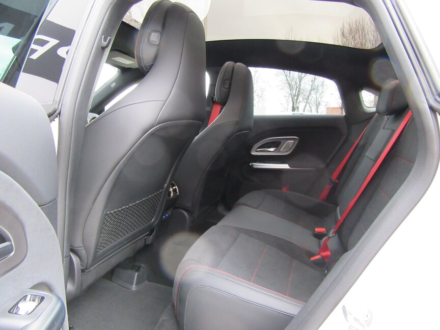 Mercedes-Benz CLA 200 4MATIC