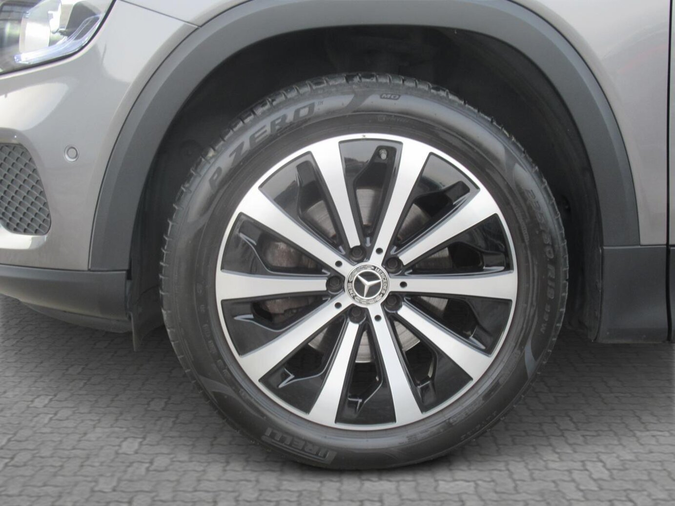 Mercedes-Benz GLB 200