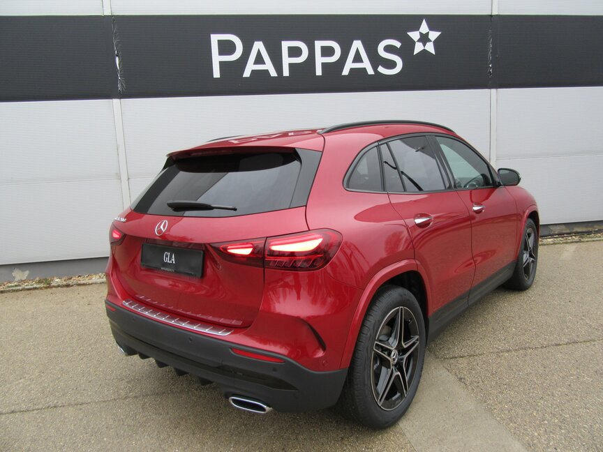 Mercedes-Benz GLA 200