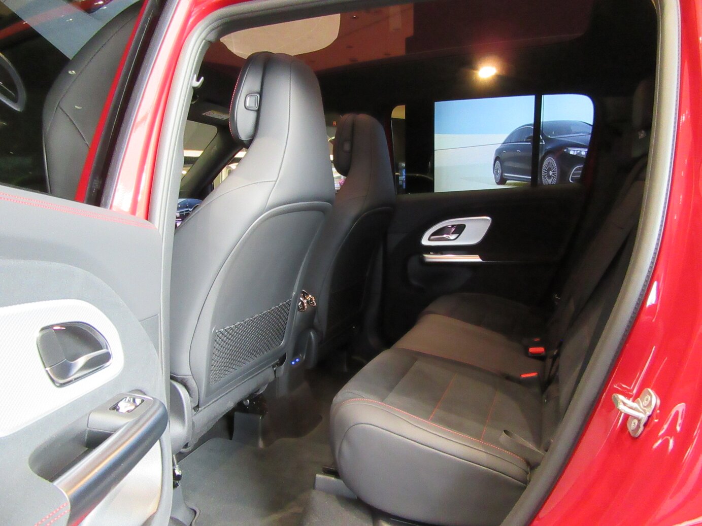 Mercedes-Benz GLB 250+ mit EQ Technologie