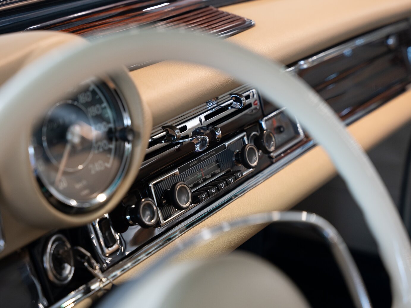 Mercedes-Benz 280 SE