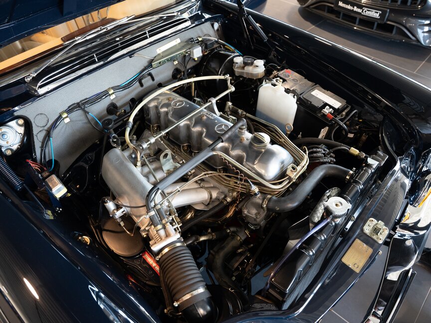 Mercedes-Benz 280 SE