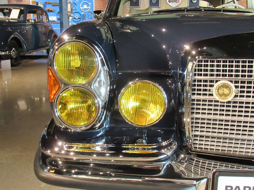 Mercedes-Benz 280 SE