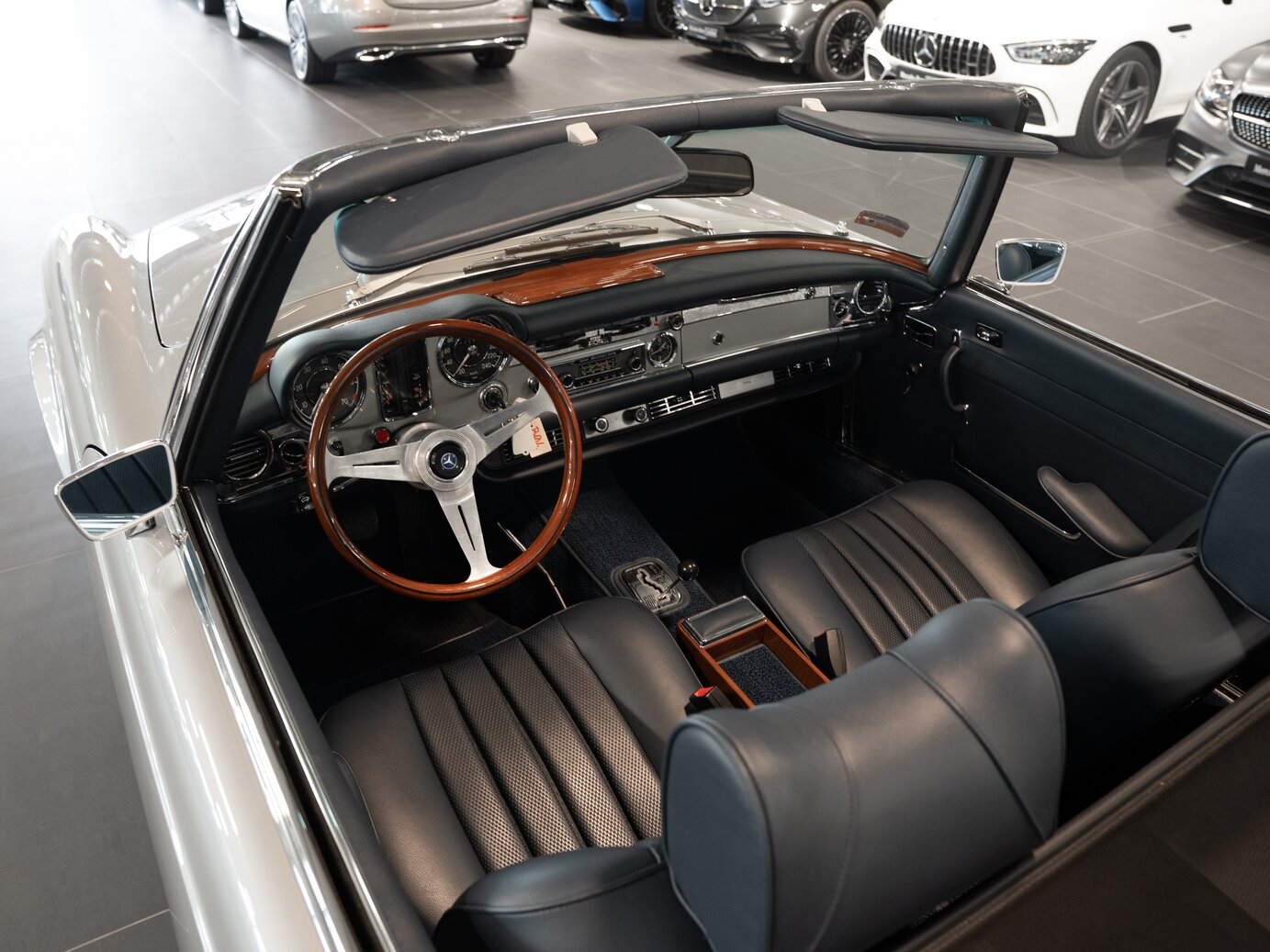 Mercedes-Benz 280 SL (W113)