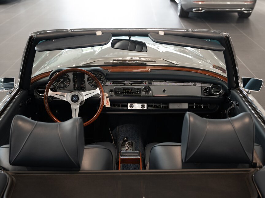 Mercedes-Benz 280 SL (W113)