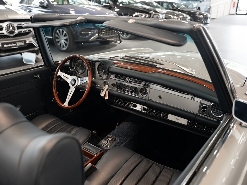 Mercedes-Benz 280 SL (W113)