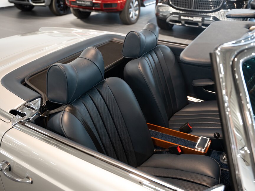 Mercedes-Benz 280 SL (W113)