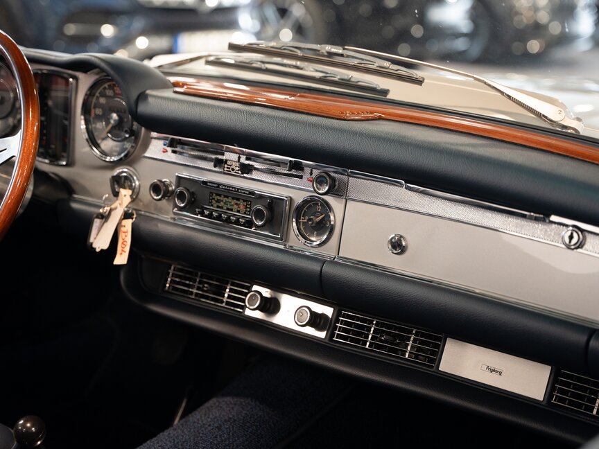 Mercedes-Benz 280 SL (W113)