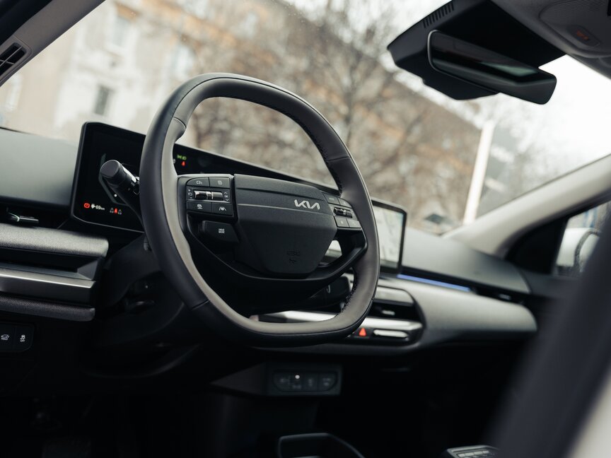 Kia EV4 HATCHBACK LR