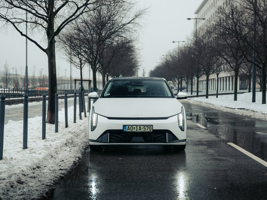 Kia EV4 HATCHBACK LR