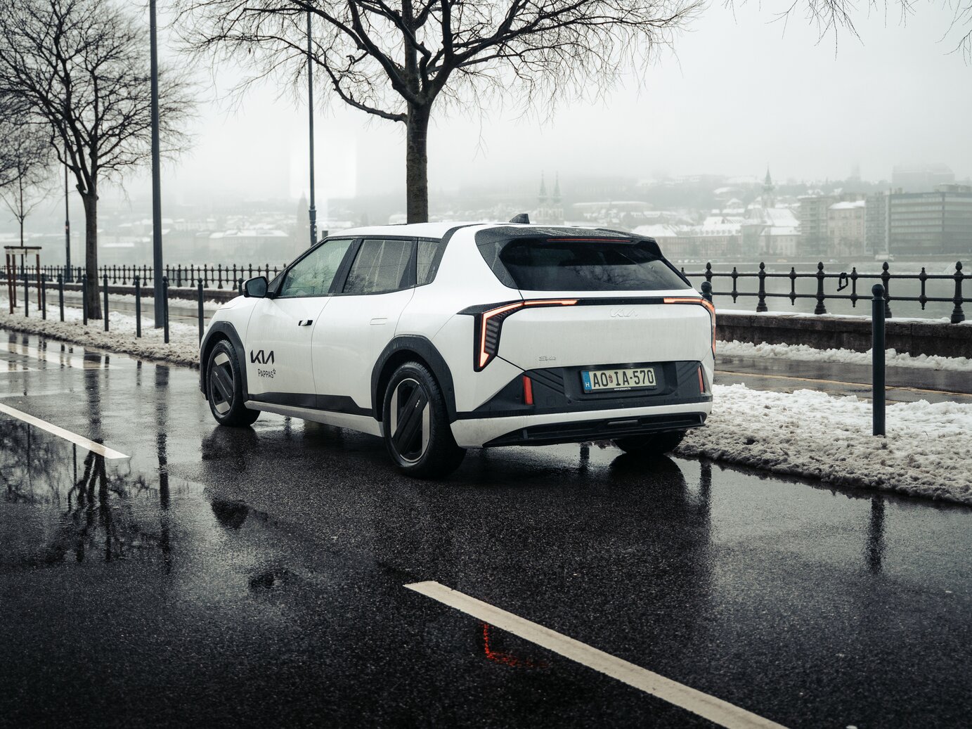 Kia EV4 HATCHBACK LR