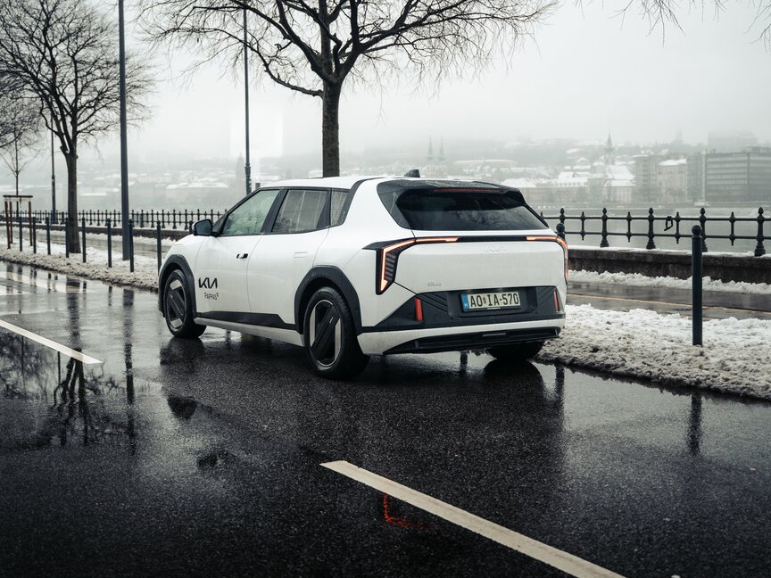 Kia EV4 HATCHBACK LR