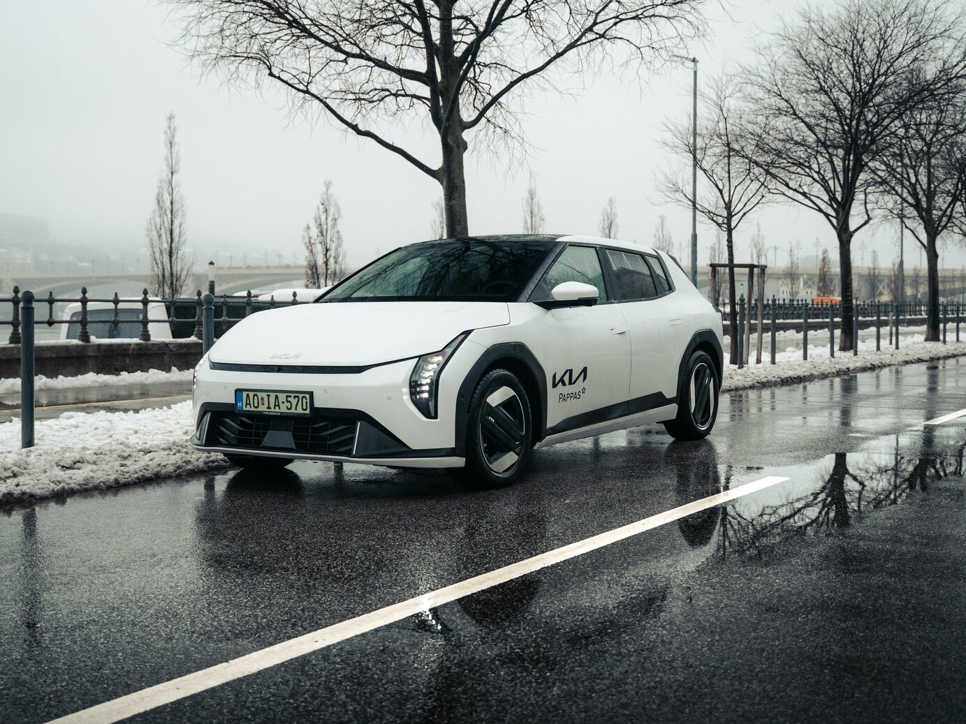 Kia EV4 HATCHBACK LR