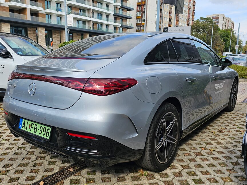 Mercedes-Benz EQE 300