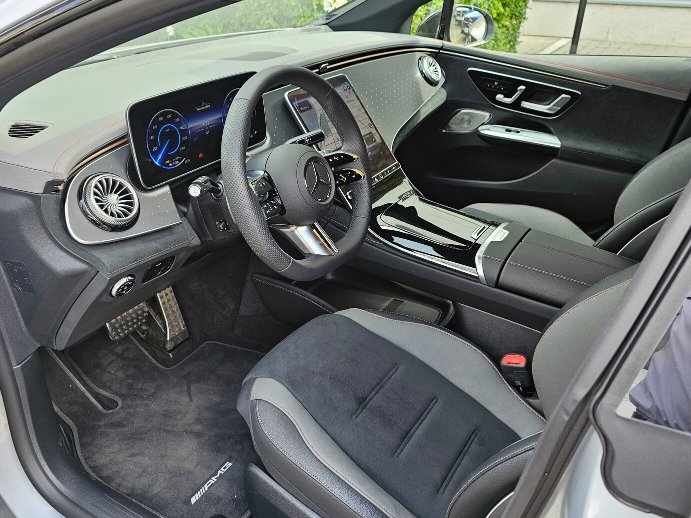 Mercedes-Benz EQE 300