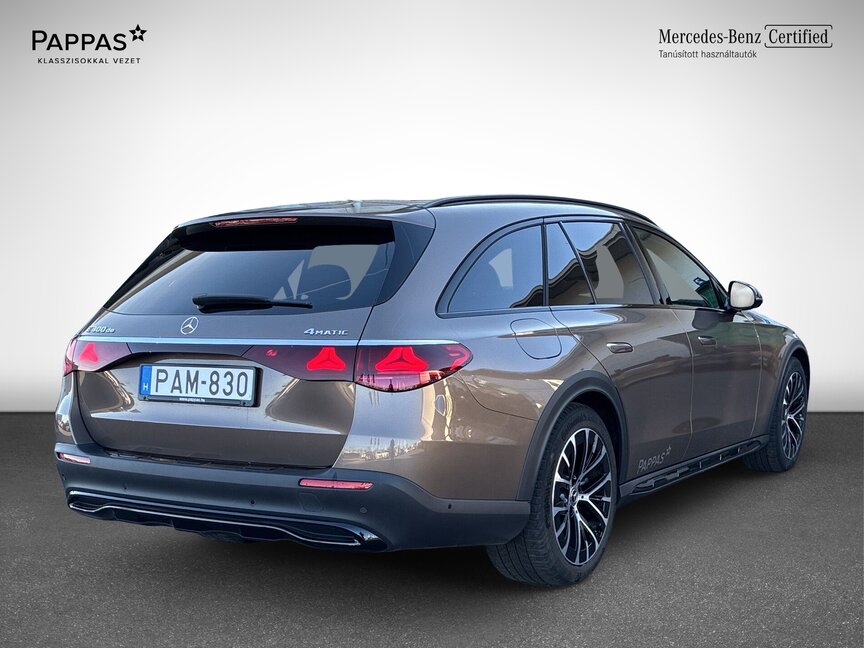 Mercedes-Benz E 300 de 4MATIC T-Modell All-Terrain mit EQ Hybrid Technologie