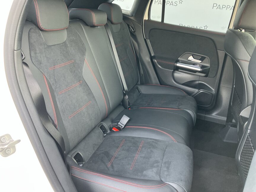 Mercedes-Benz GLA 180