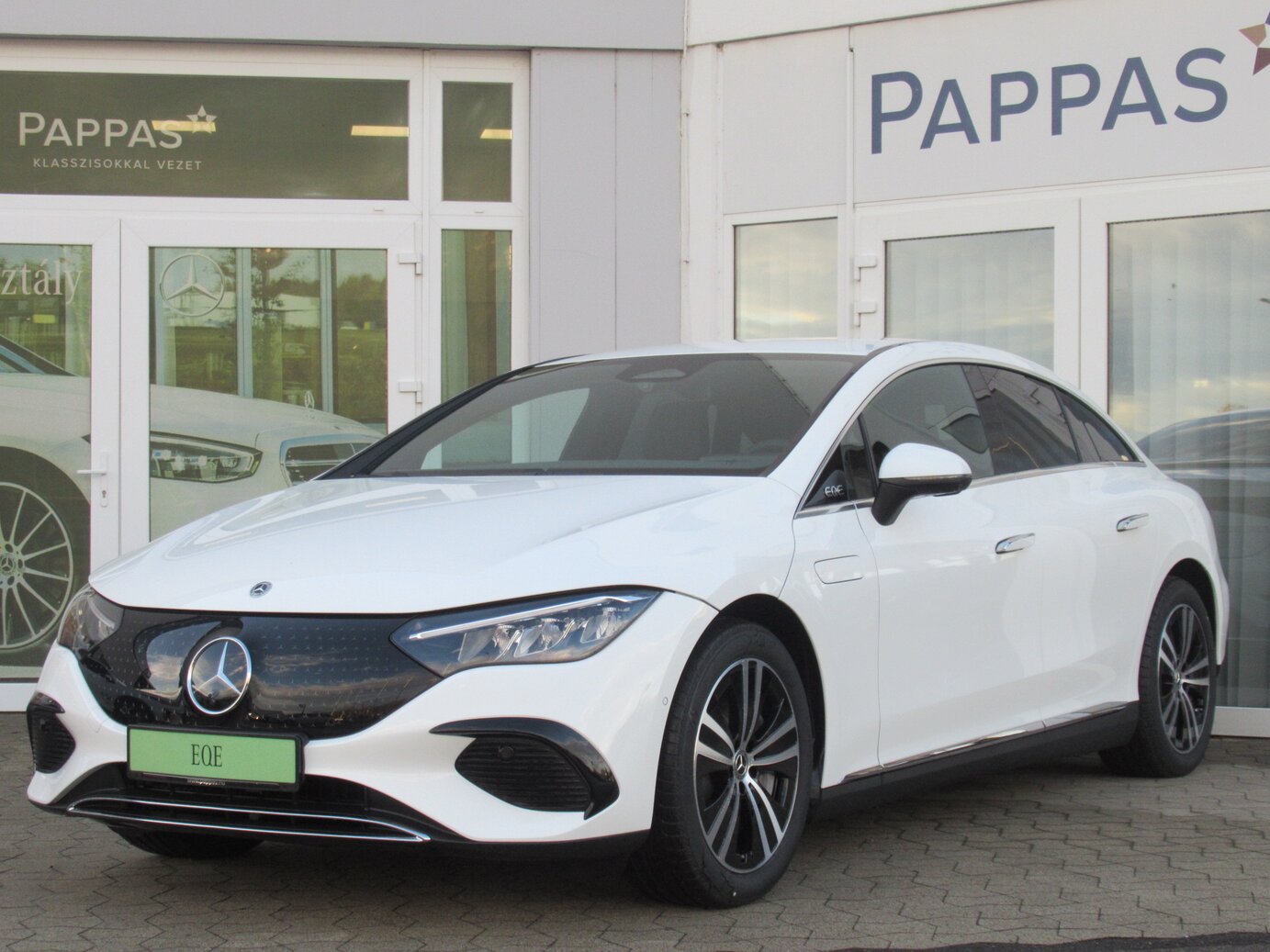 Mercedes-Benz EQE 300