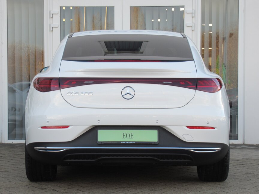 Mercedes-Benz EQE 300
