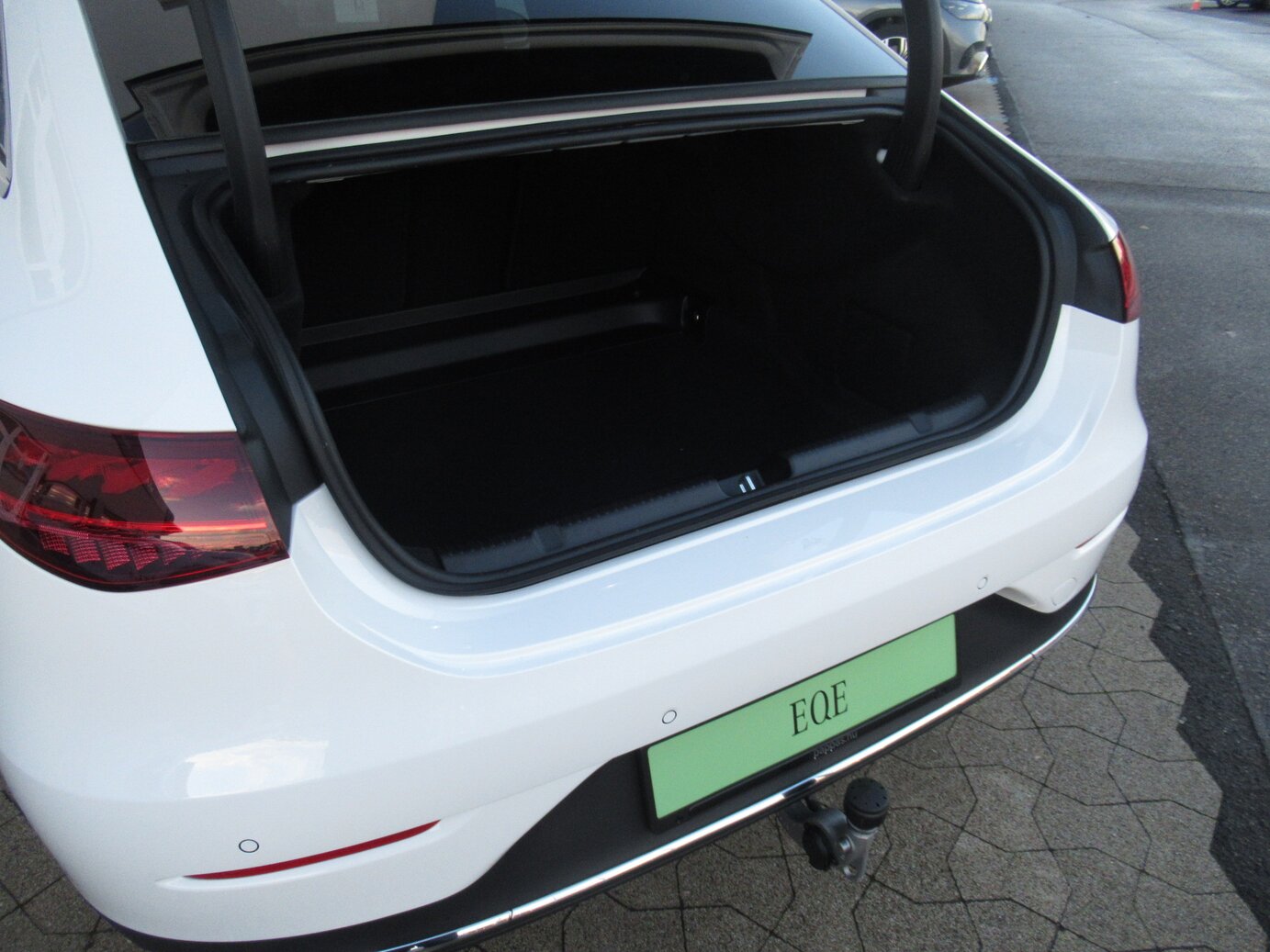 Mercedes-Benz EQE 300