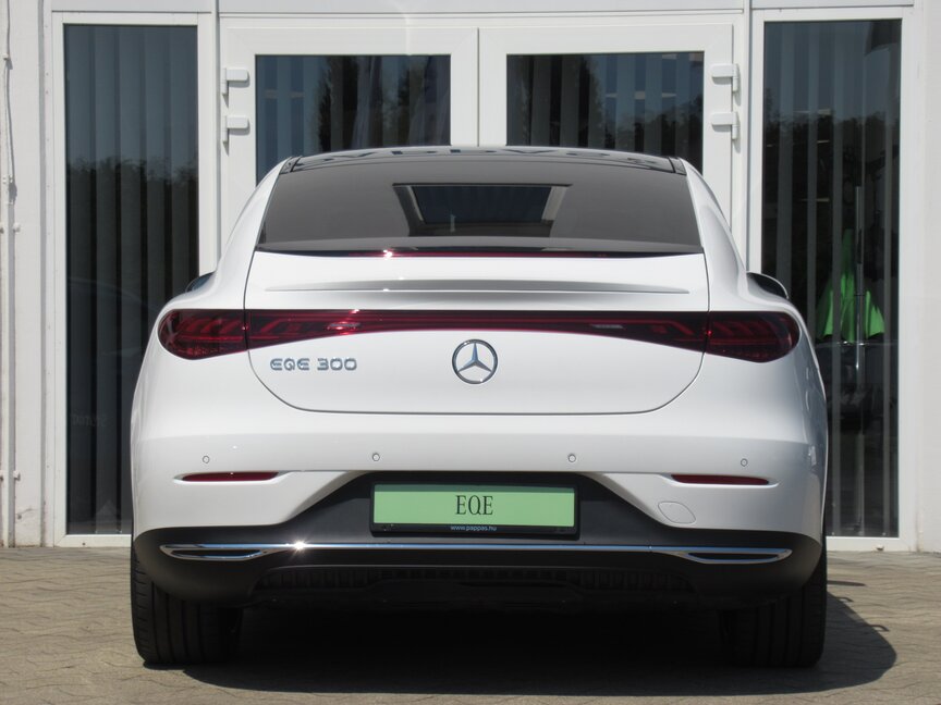 Mercedes-Benz EQE 300
